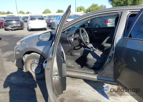 2017 Toyota Corolla Le z USA, uszkodzony, nr VIN 5YFBURHE4HP608414